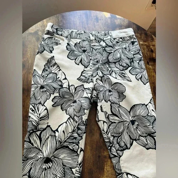 Chico’s | SO slimming girlfriend ankle pant. Size: 8/Chicos 1. - Picture 4 of 16